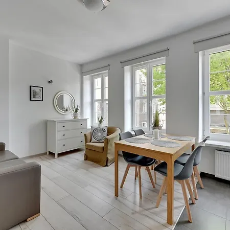 Staywin Old Town Apartment *